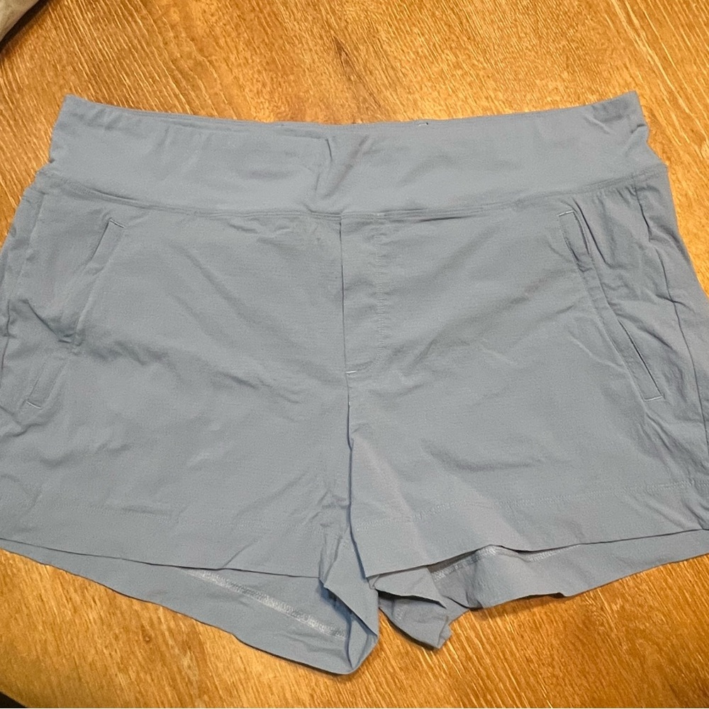 Athleta Trekkie North Shorts light blue size 18